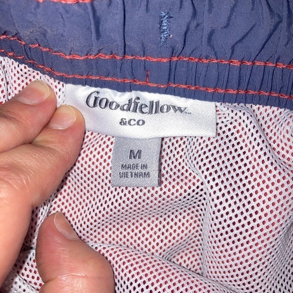 Goodfellow & Co Men’s Medium Red & Gray Colorblock Swim Shorts - Picture 3 of 4